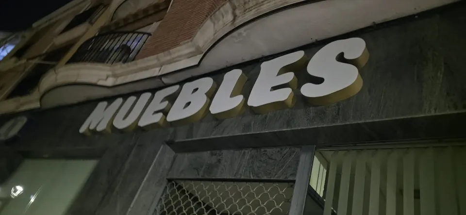 Letras corpóreas de fachada — alquiler en Madrid
